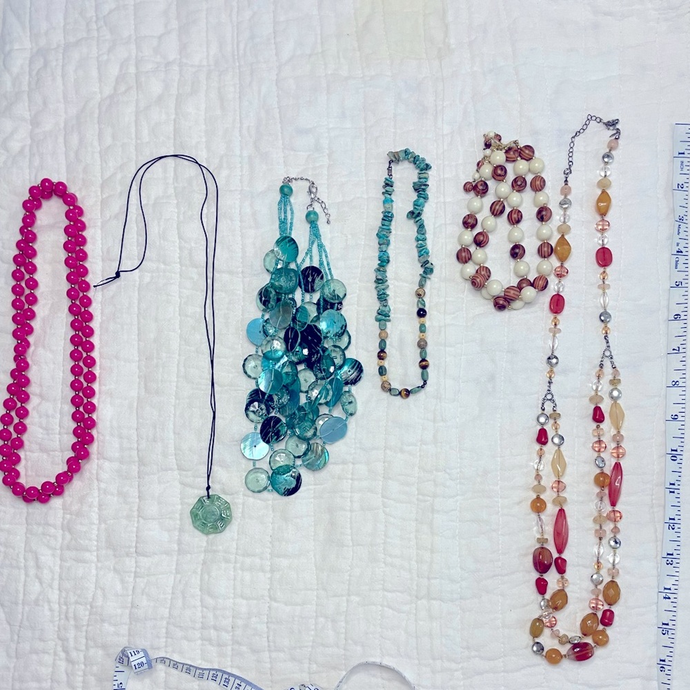 Lots of necklaces VINTAGE